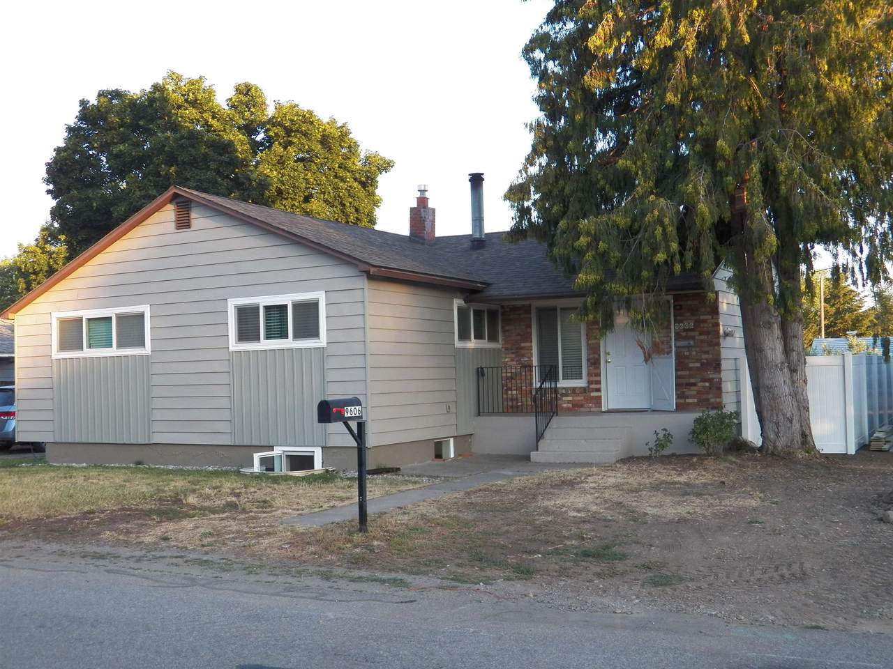 9606 Valleyway Ave - Photo 1