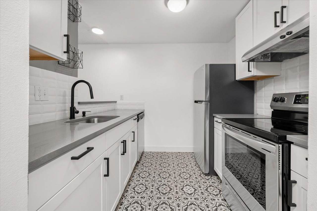 6121-APT K302 6th Ave - Photo 1