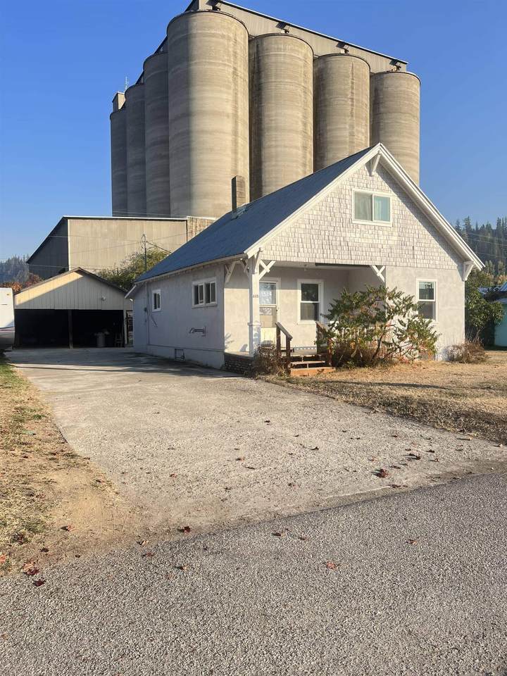 325 Park St - Photo 1