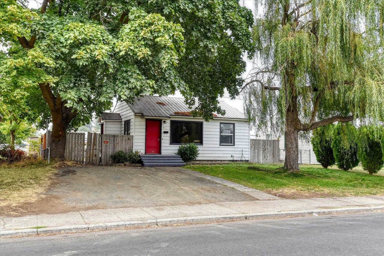811 Rowan Ave - Photo 1