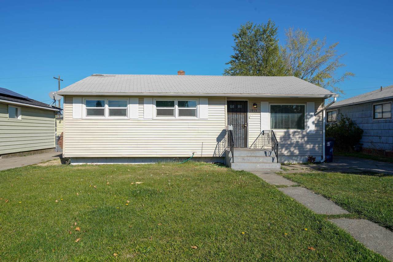 1915 Longfellow Ave - Photo 1