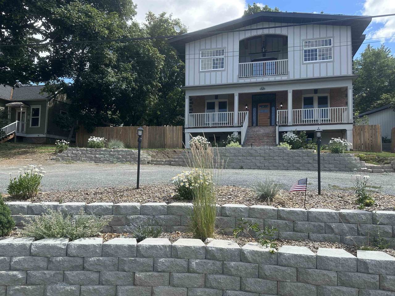 640 Elm St - Photo 1