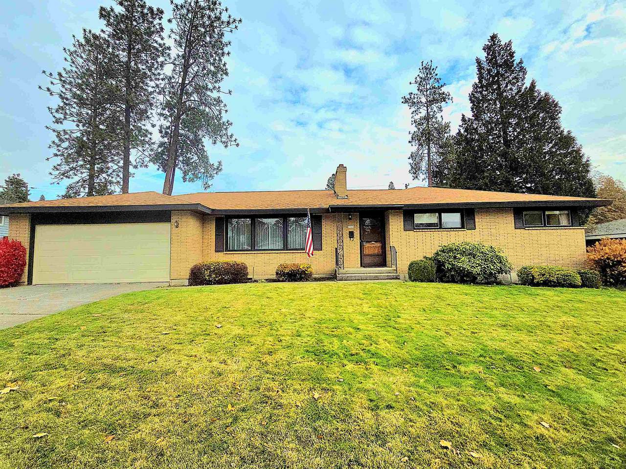 7124 Drumheller St - Photo 1