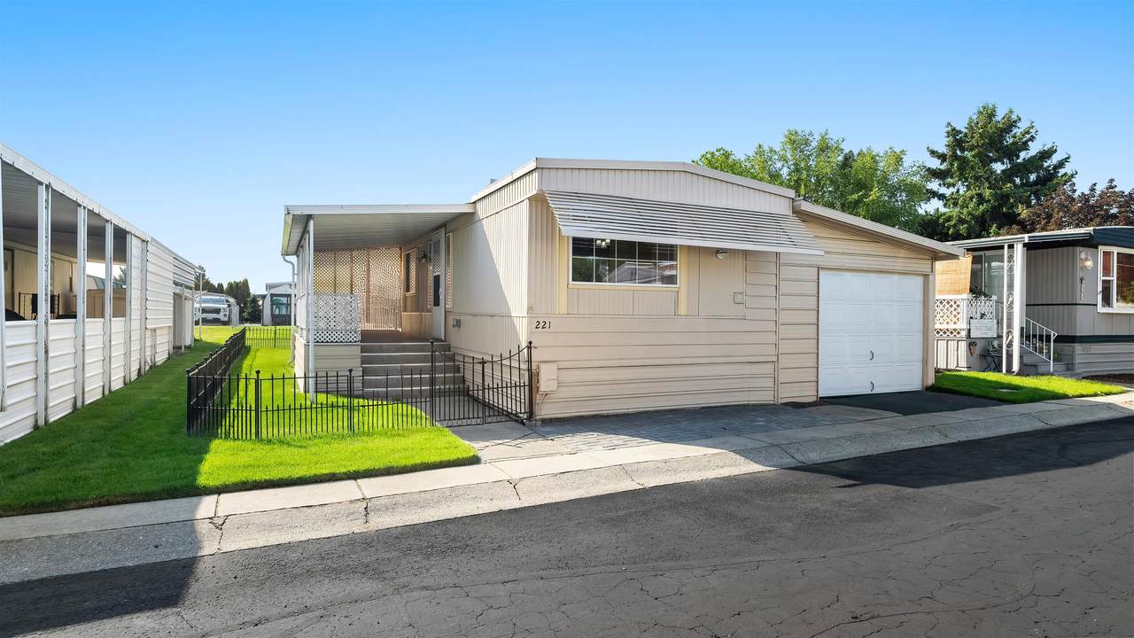 1209-221 Lyons Ave - Photo 1