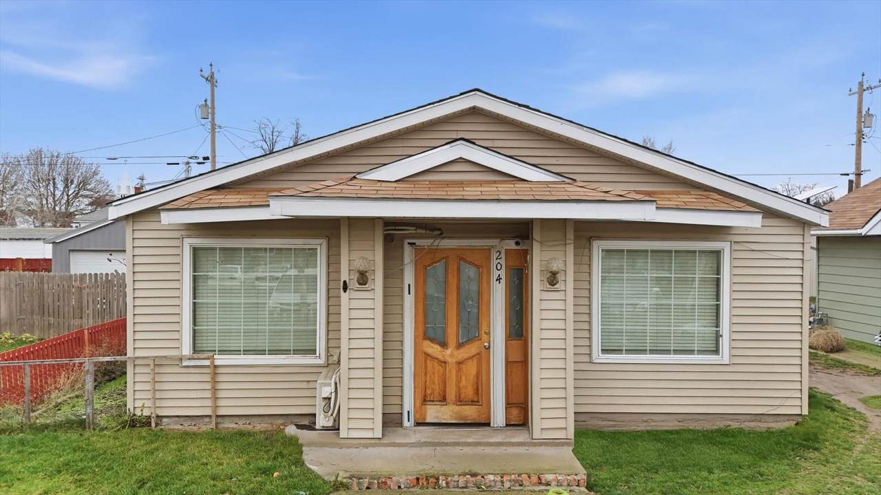 202 Birch Ave - Photo 1