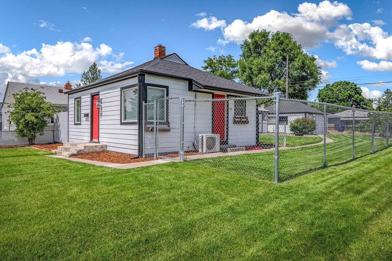 727 Crown Ave - Photo 1