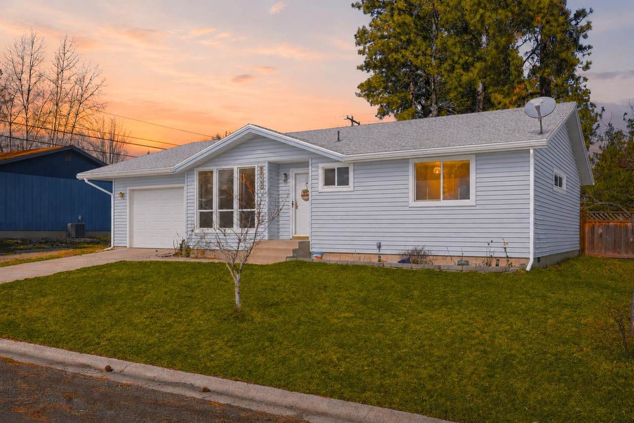 1045 Evergreen Dr - Photo 1