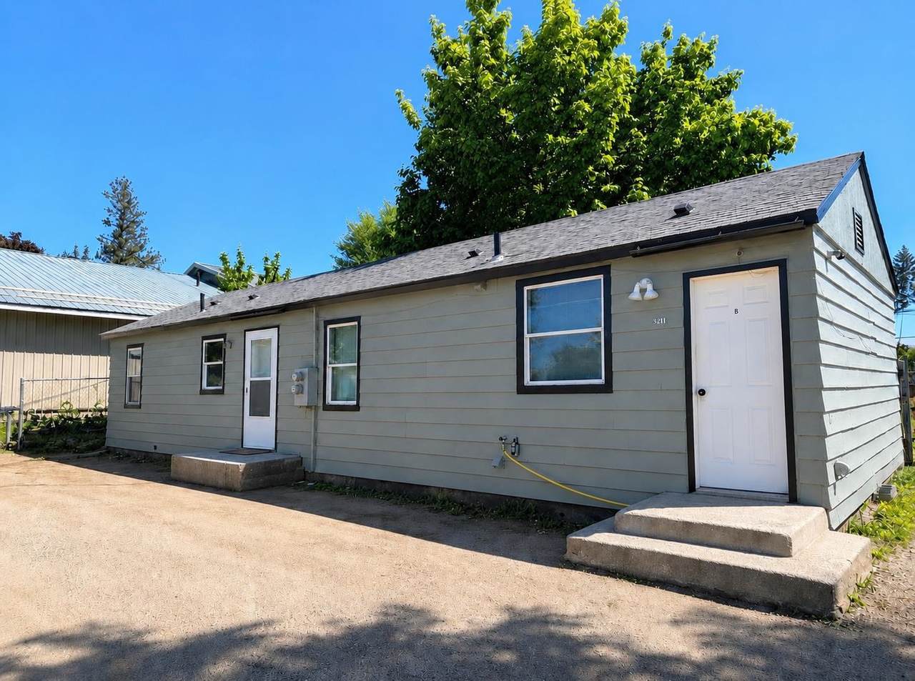 321 Grace St - Photo 1