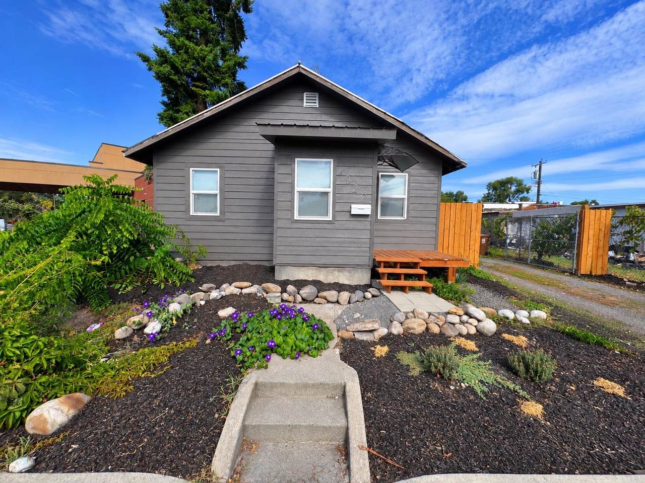 2927 Mission Ave - Photo 1