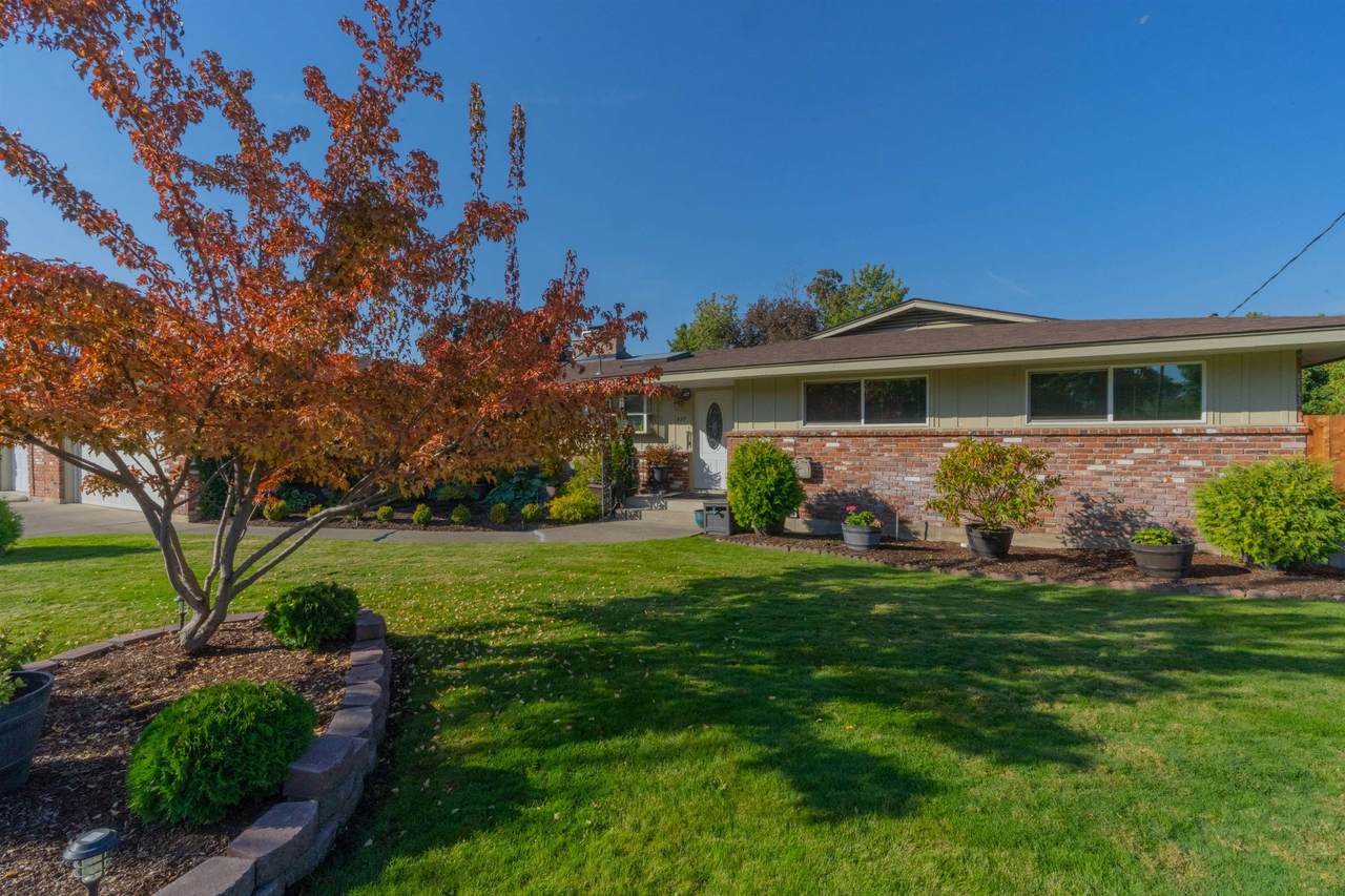 825 Oberlin Rd - Photo 1