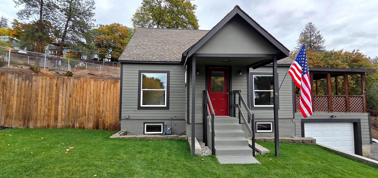 860 Elm St - Photo 1