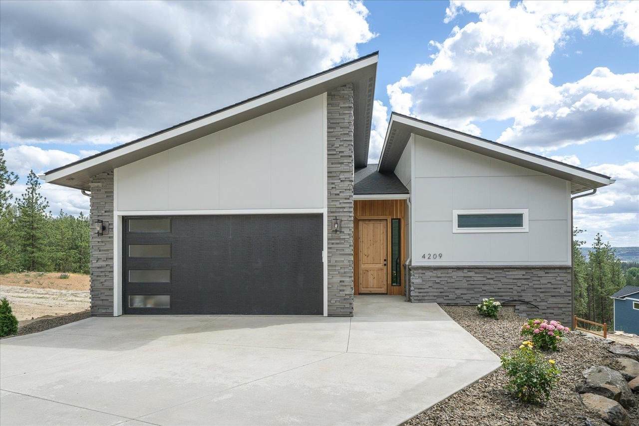4209 Bush Dr - Photo 1