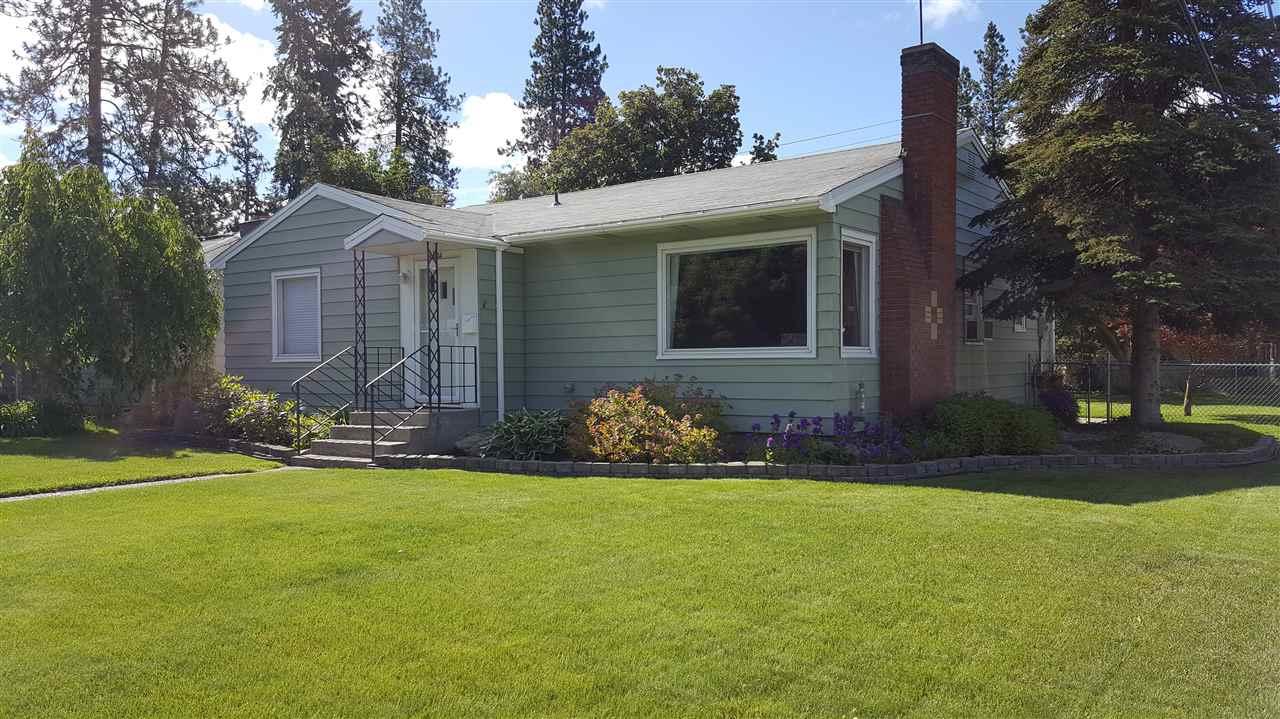 1004 37th Ave - Photo 1