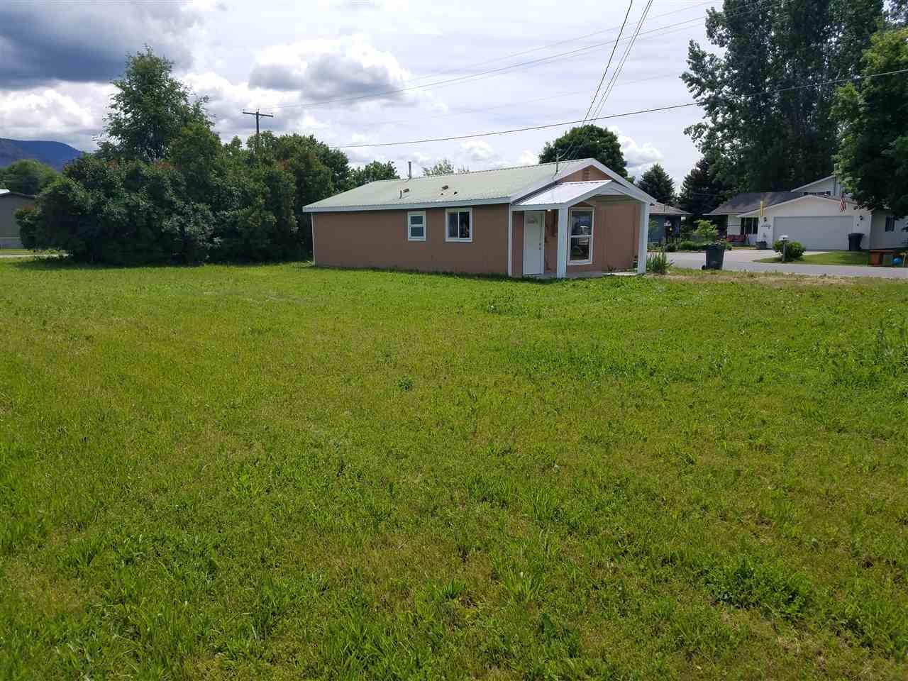702 Court Ave - Photo 1