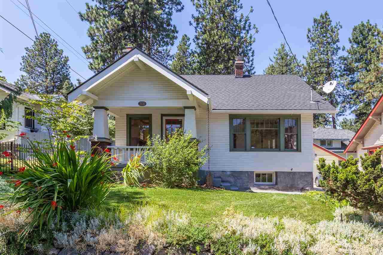 2210 Lincoln St - Photo 1