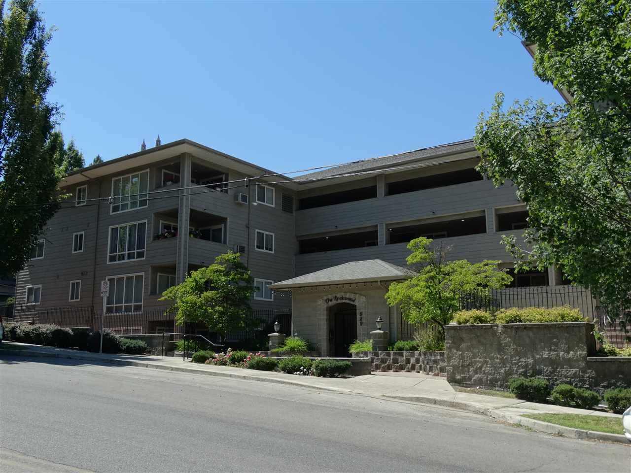 930 Cowley St - Photo 1