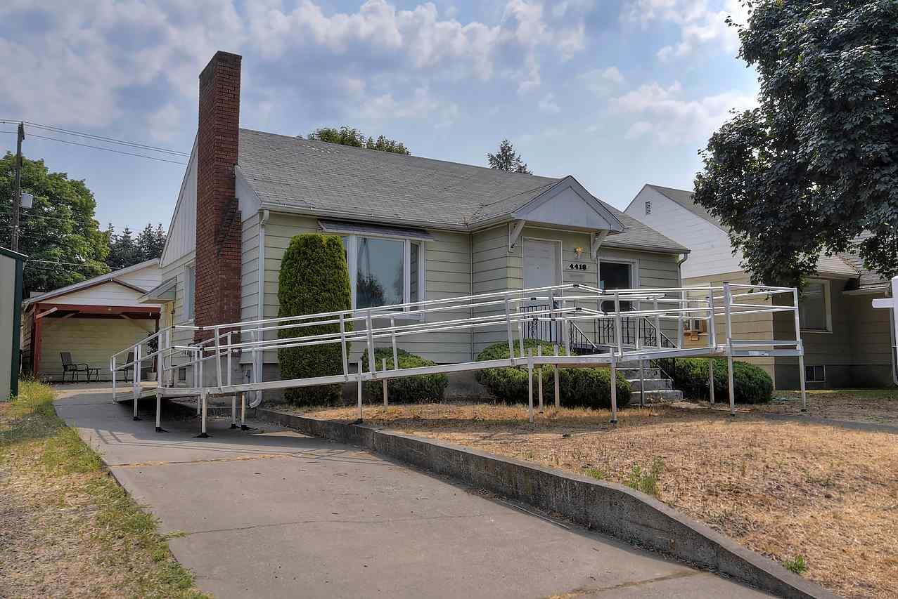 4418 Lincoln St - Photo 1