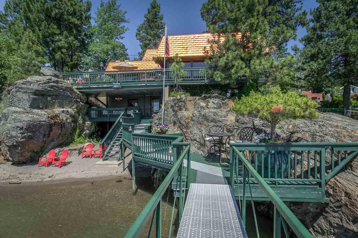 1102 Lakeshore Dr - Photo 1