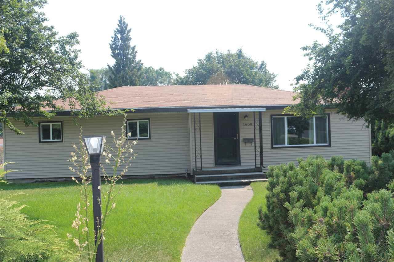 1608 Columbia Ave - Photo 1