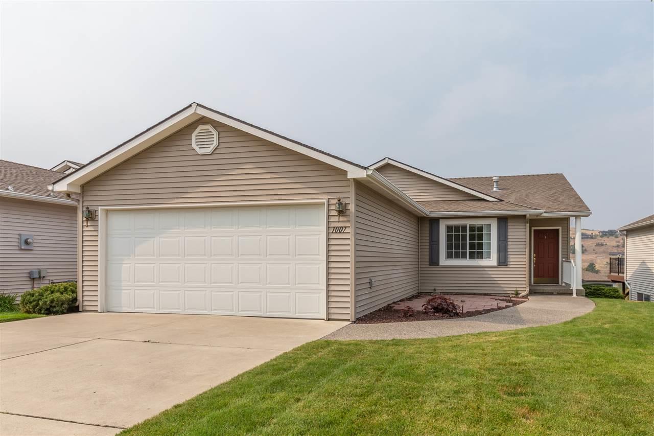 1007 Oakmont Ln - Photo 1