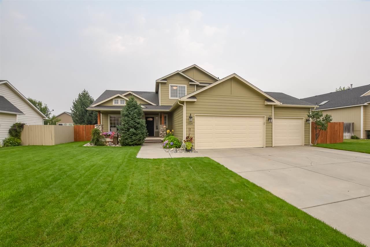 1020 Country Club Dr - Photo 1