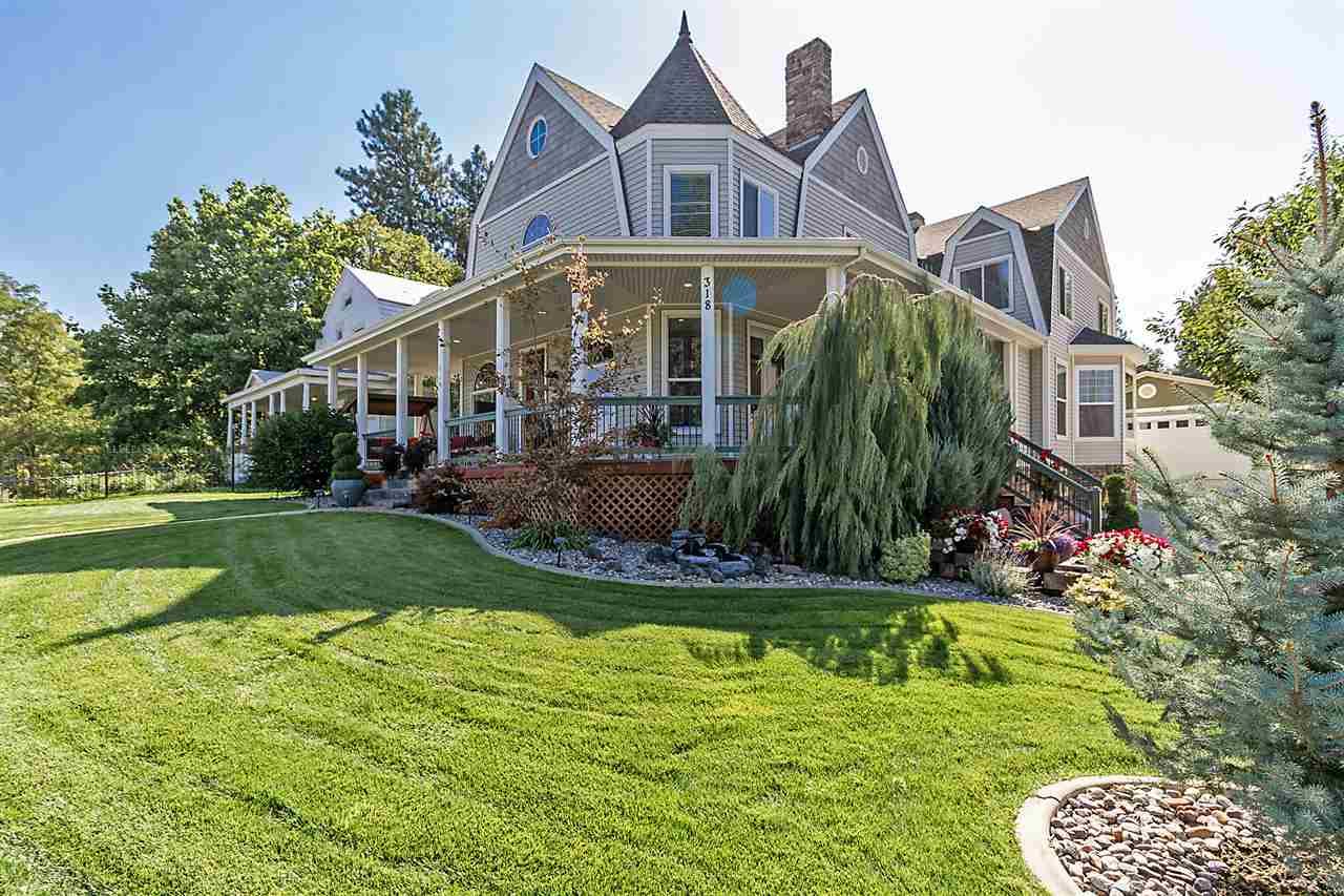 318 10th Ave - Photo 1