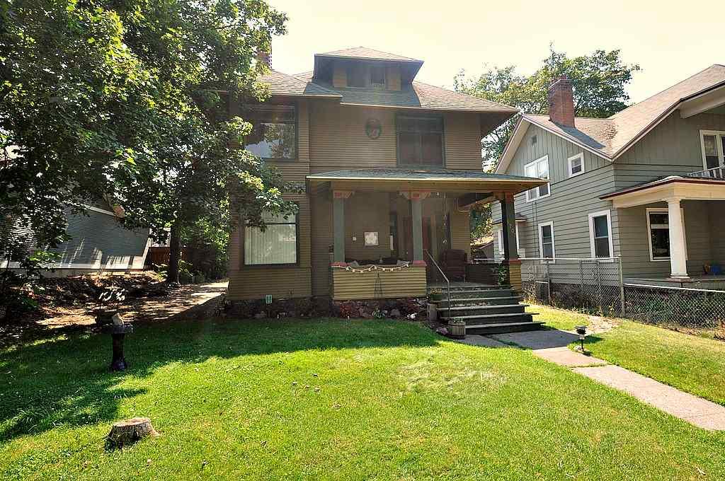 1707 8th Ave - Photo 1