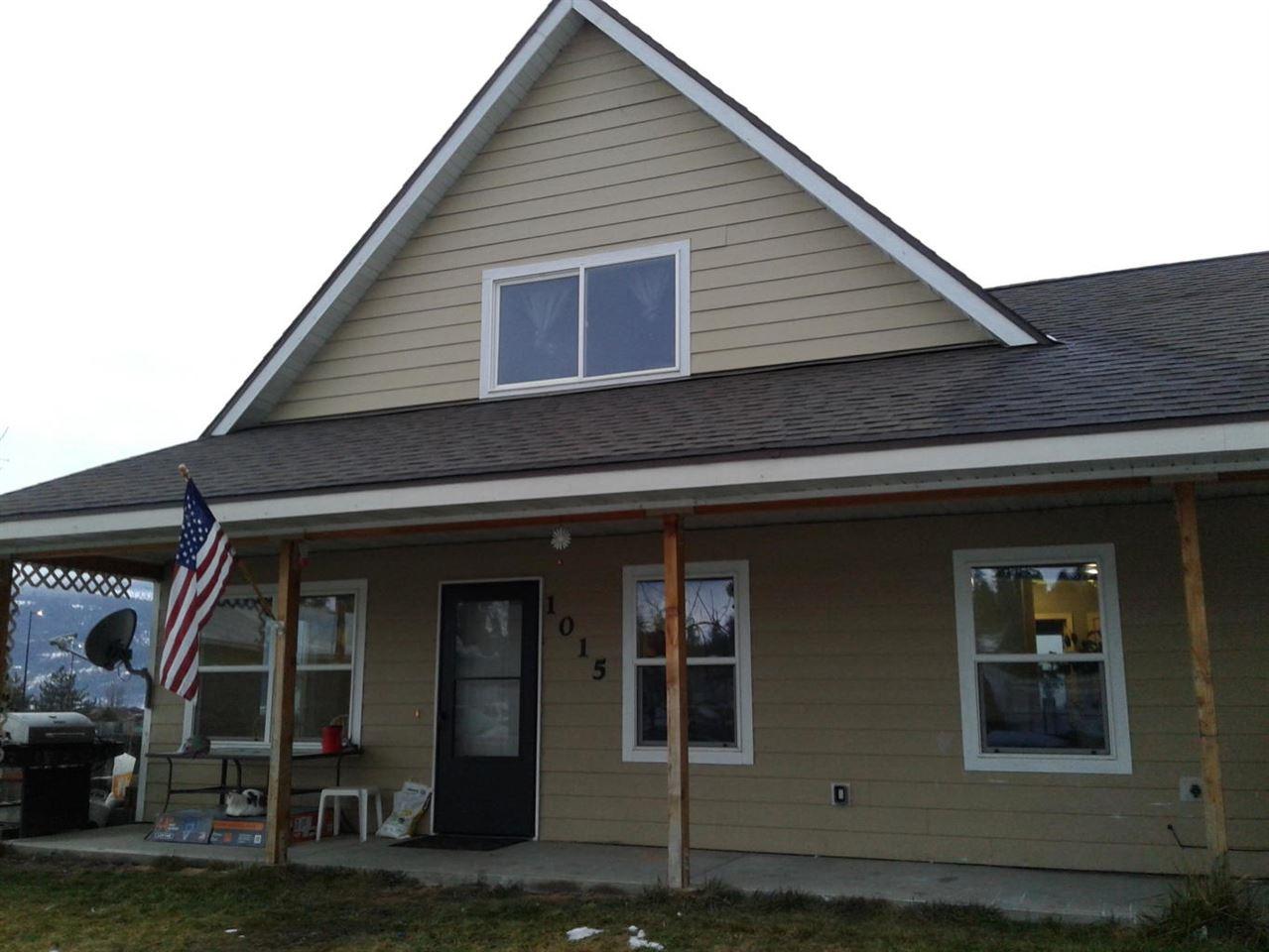 1015 Railroad St - Photo 1