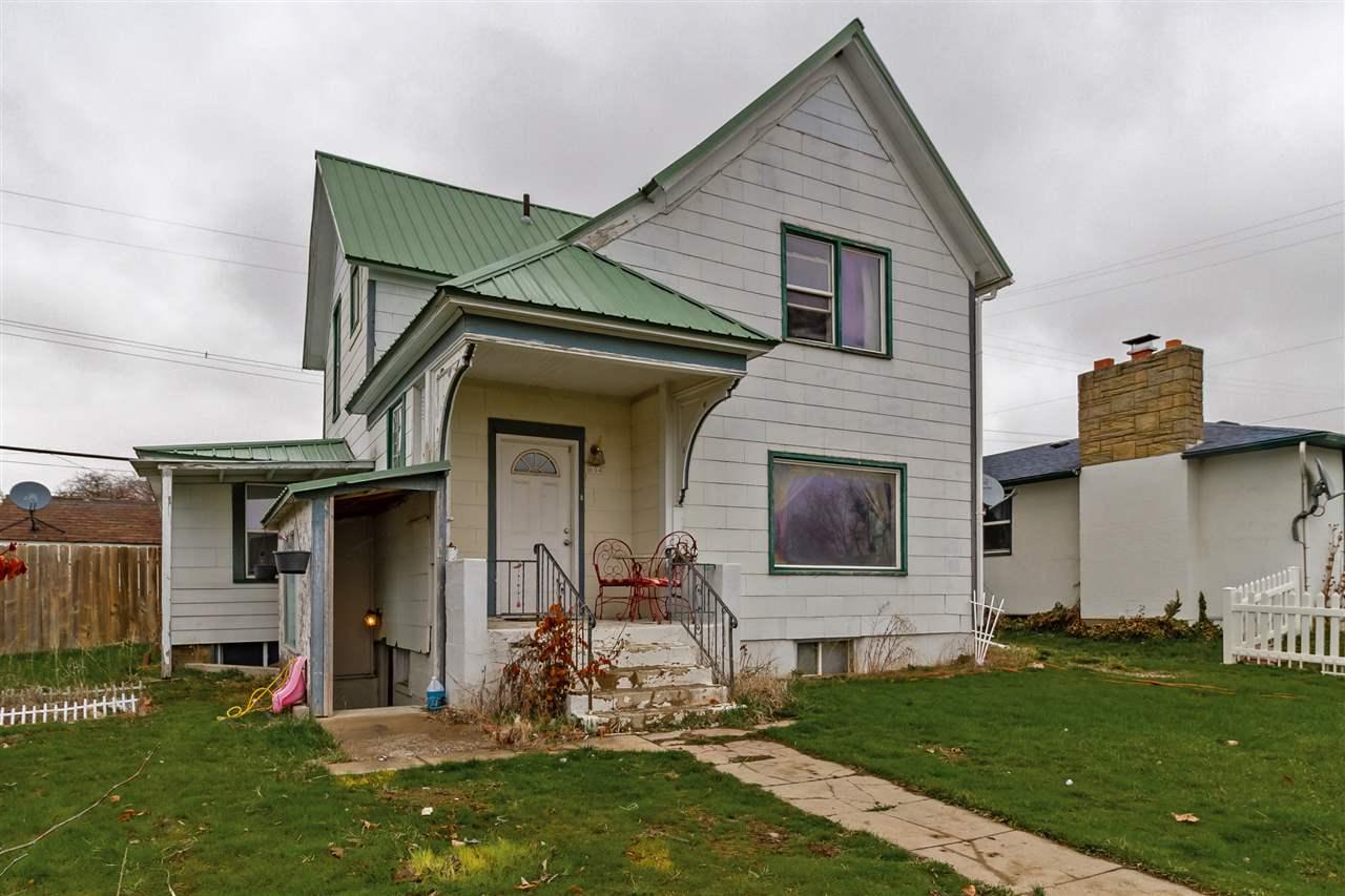 604 Sinclair Rd - Photo 1