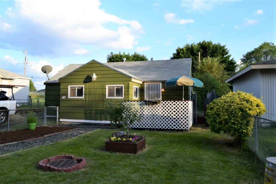 1424 Sanson Ave - Photo 1