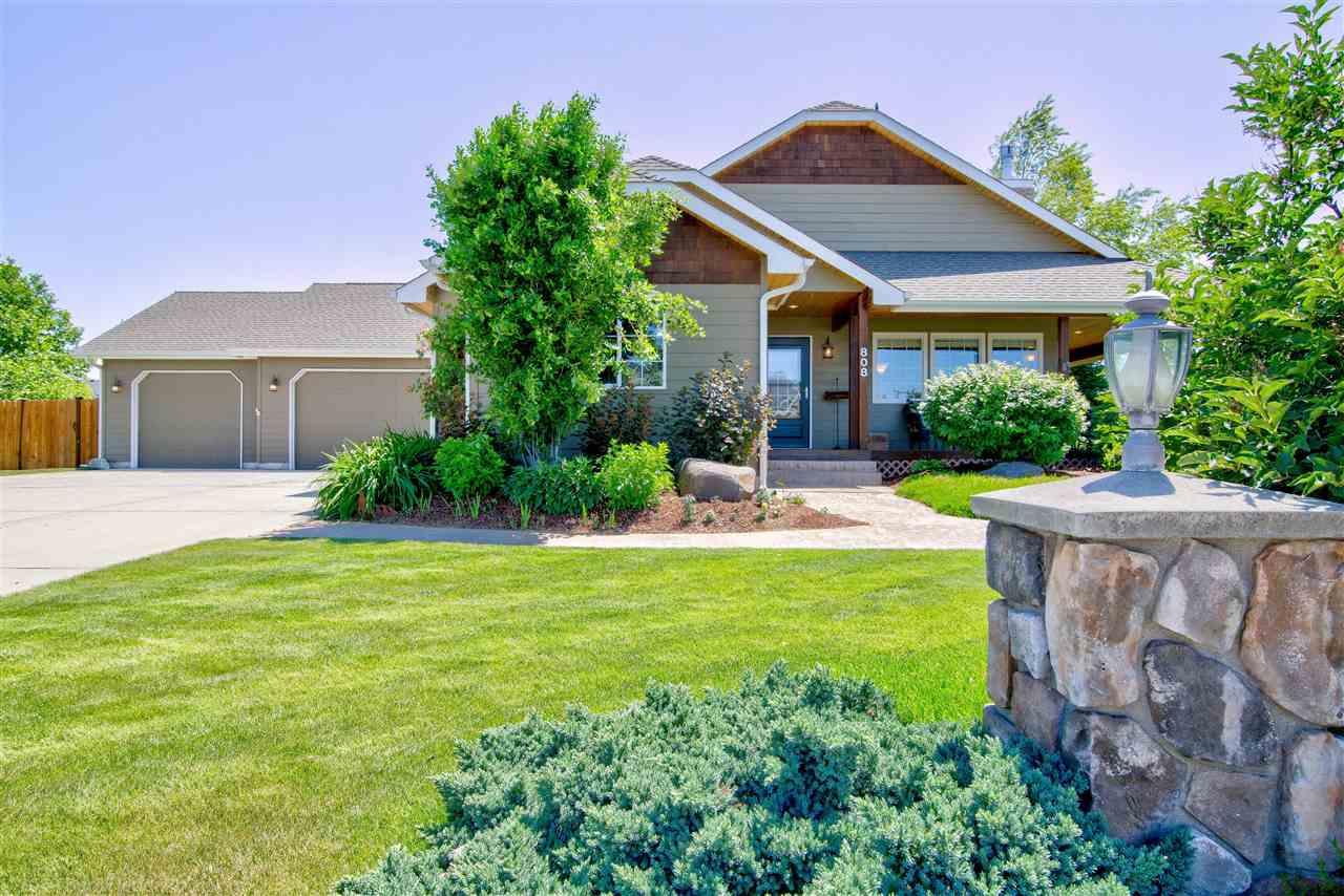 808 Country Club Dr - Photo 1