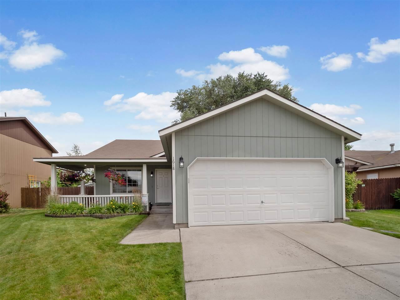1618 Holiday Ln - Photo 1