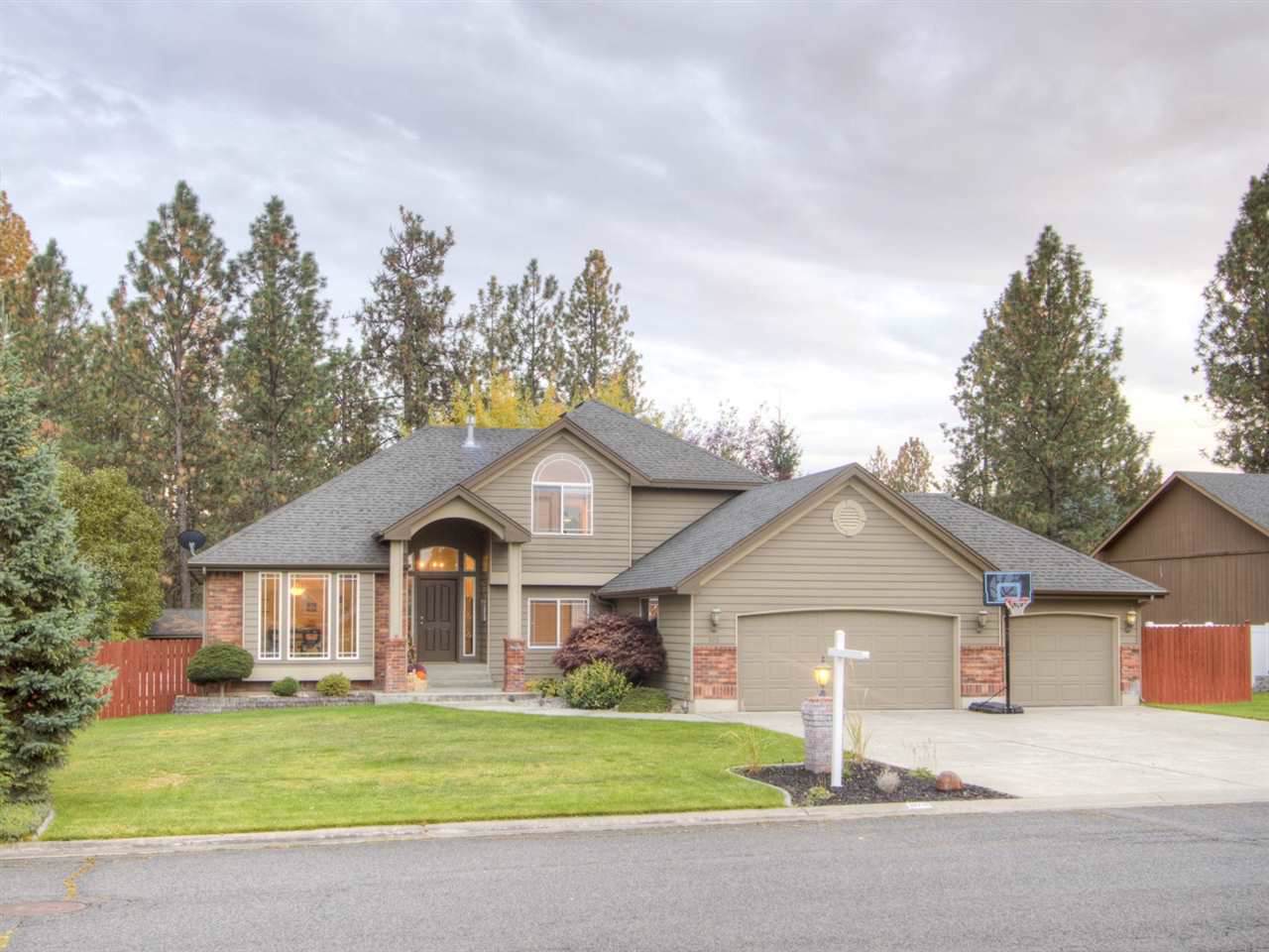826 Blackhawk Dr - Photo 1