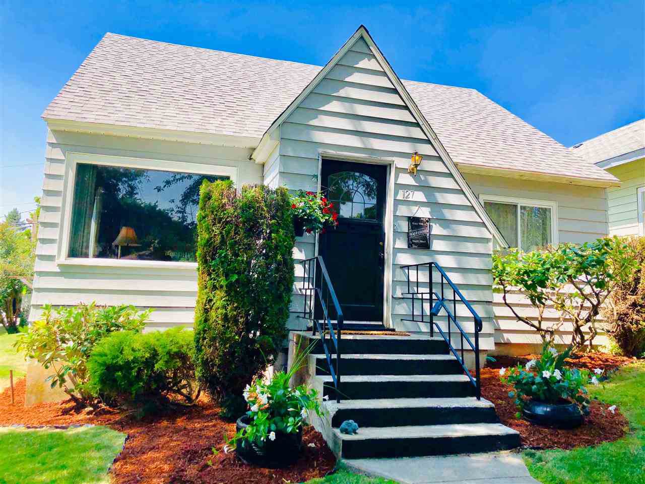 127 Leslie St - Photo 1