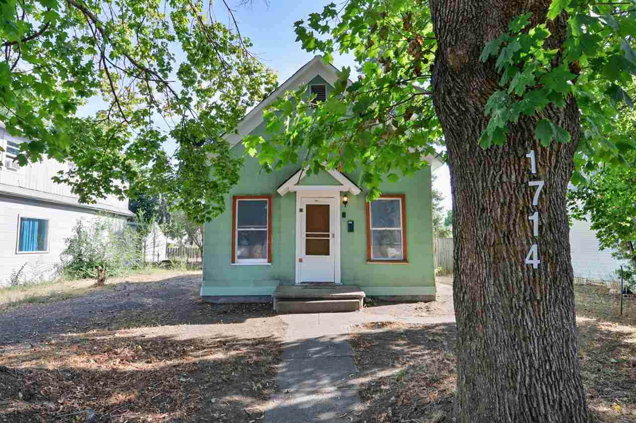 1714 Heroy Ave - Photo 1