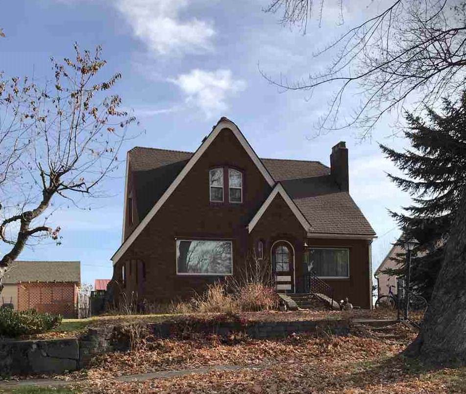 234 Broadway St - Photo 1
