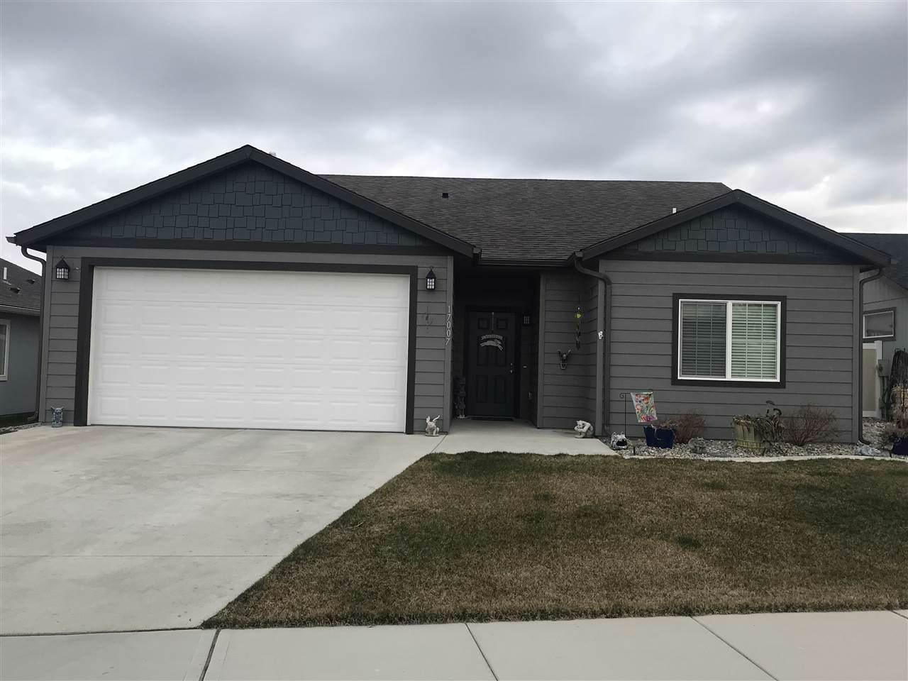 1601 Marilyn Cir - Photo 1