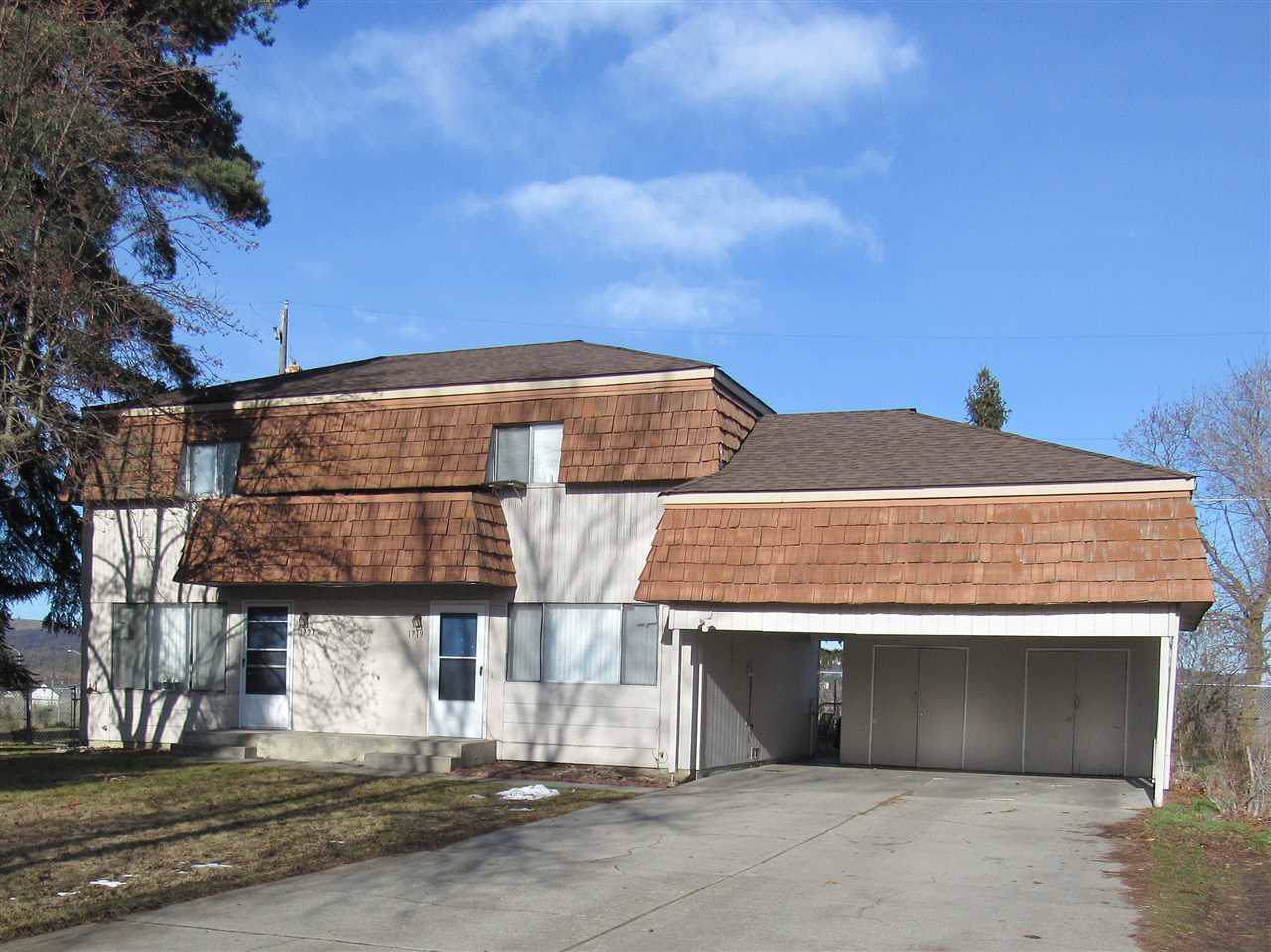 1719 Willow Rd - Photo 1