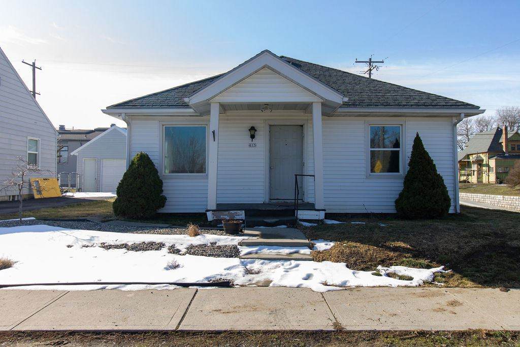 615 Merriam St - Photo 1