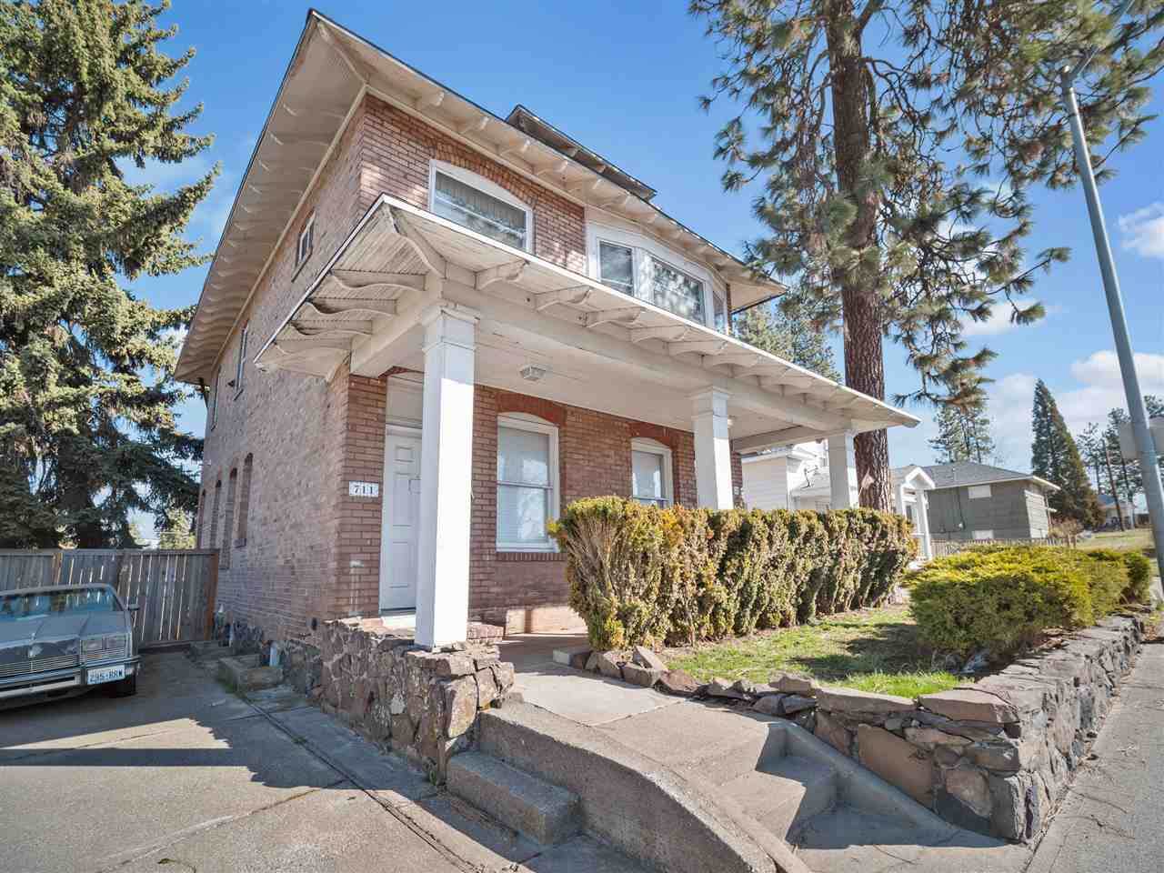 711 29th Ave - Photo 1
