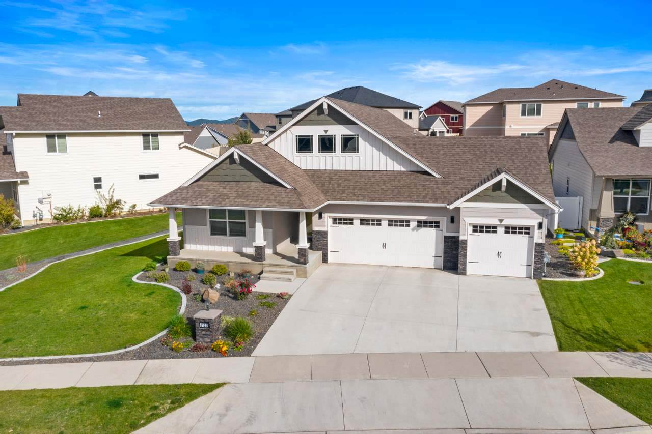 1725 Clover Dr - Photo 1
