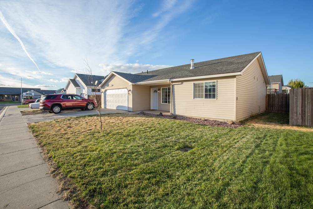 323 Connie Ray Ave - Photo 1