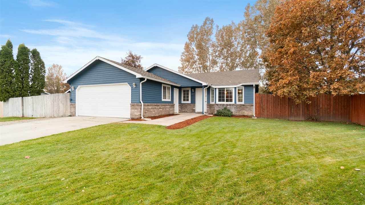 207 Country Club Dr - Photo 1