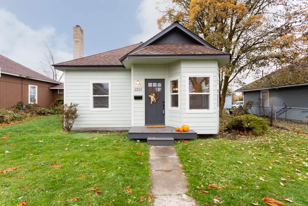2223 Empire Ave - Photo 1