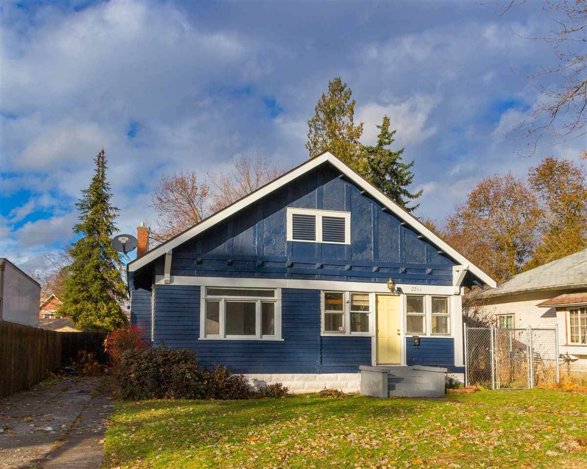 2211 E Sinto Ave - Photo 1