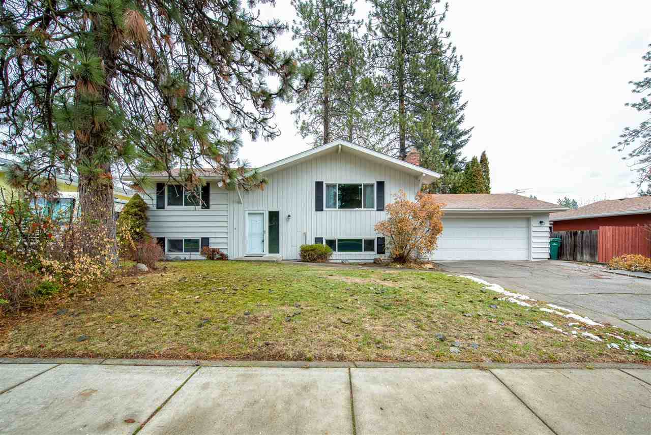 37 Regina Ave - Photo 1