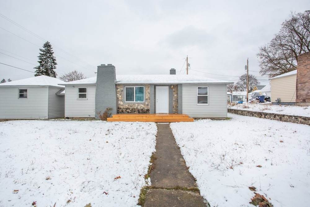 2842 Queen Ave - Photo 1