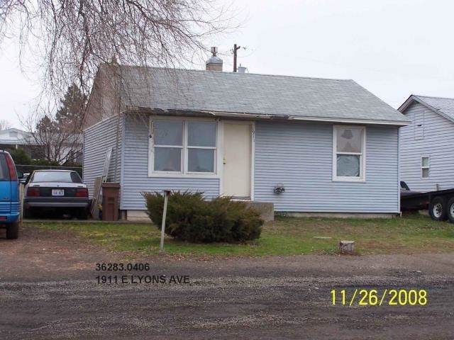 1911 Lyons Ave - Photo 1