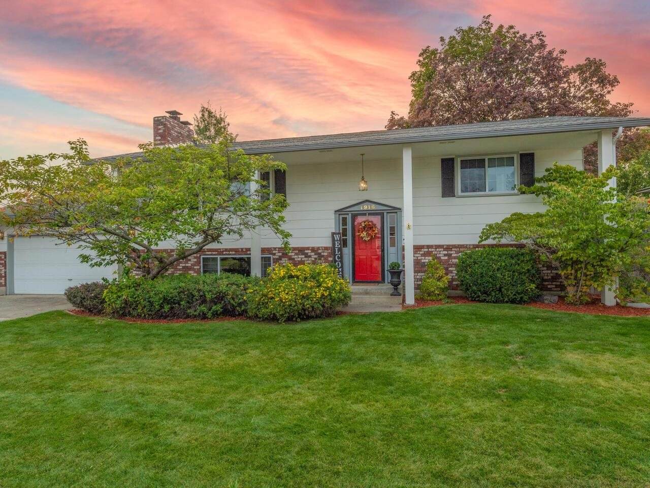 1916 Calvin Rd - Photo 1