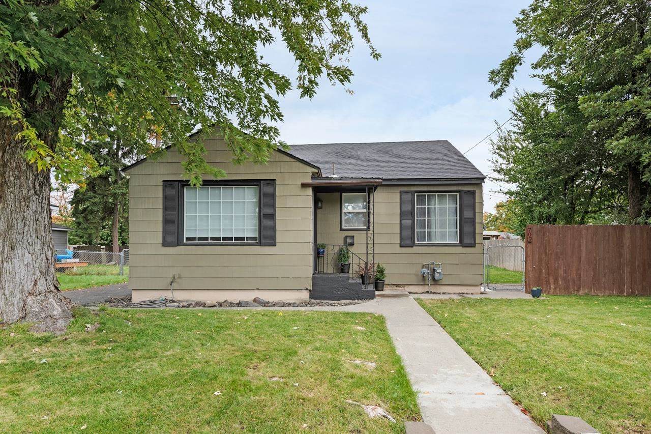 709 37th Ave - Photo 1